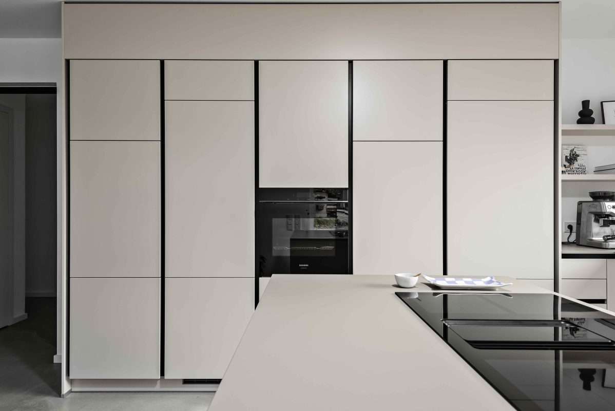 helle moderne Küche Silbermond Jasmin