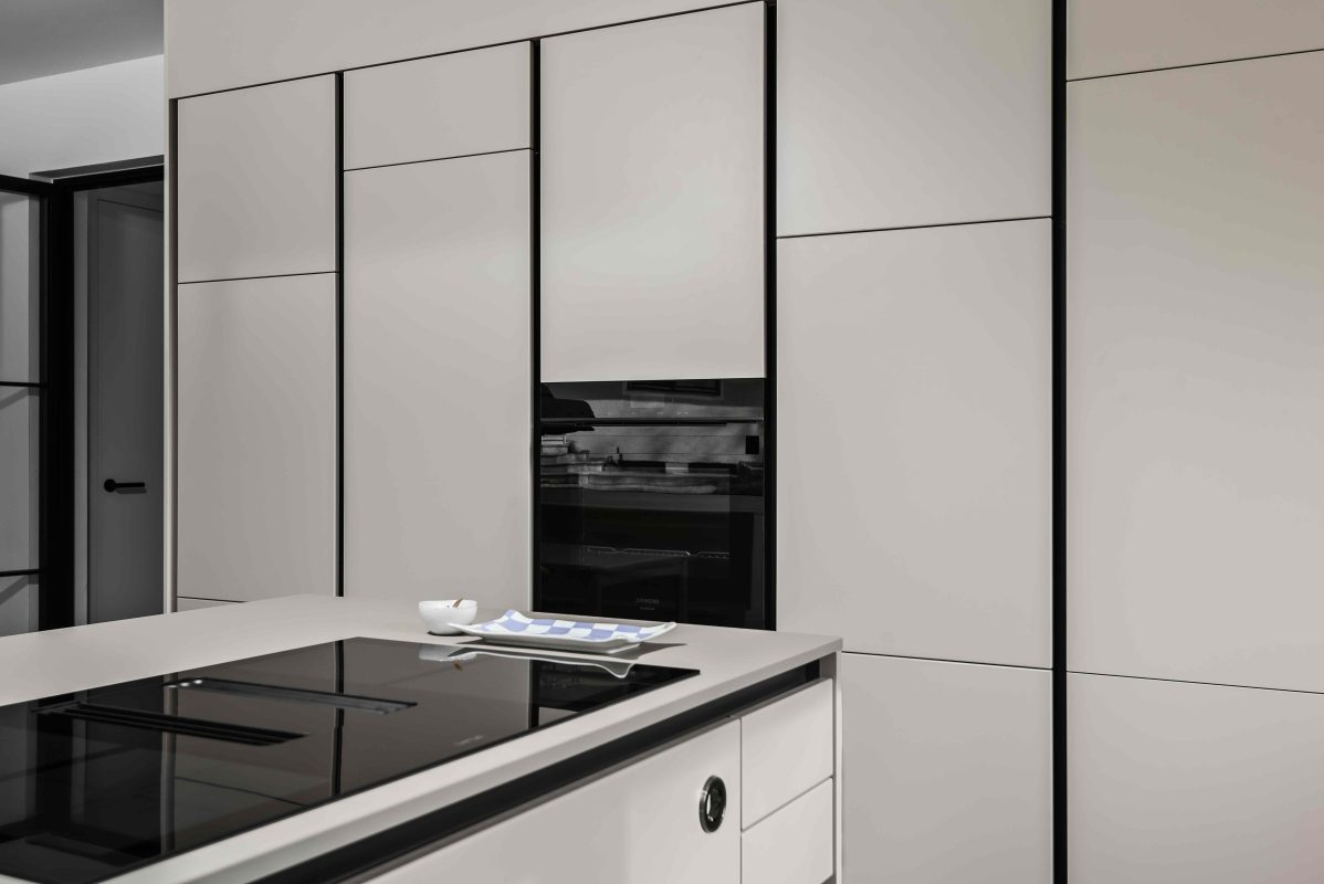 helle moderne Küche Silbermond Jasmin