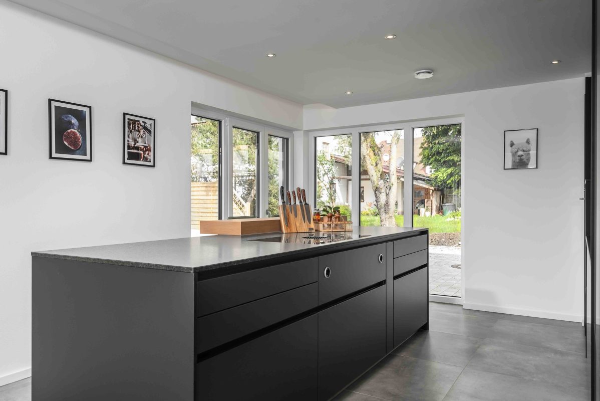 Referenzküche Silbermond Anthrazit schwarze Küche matt