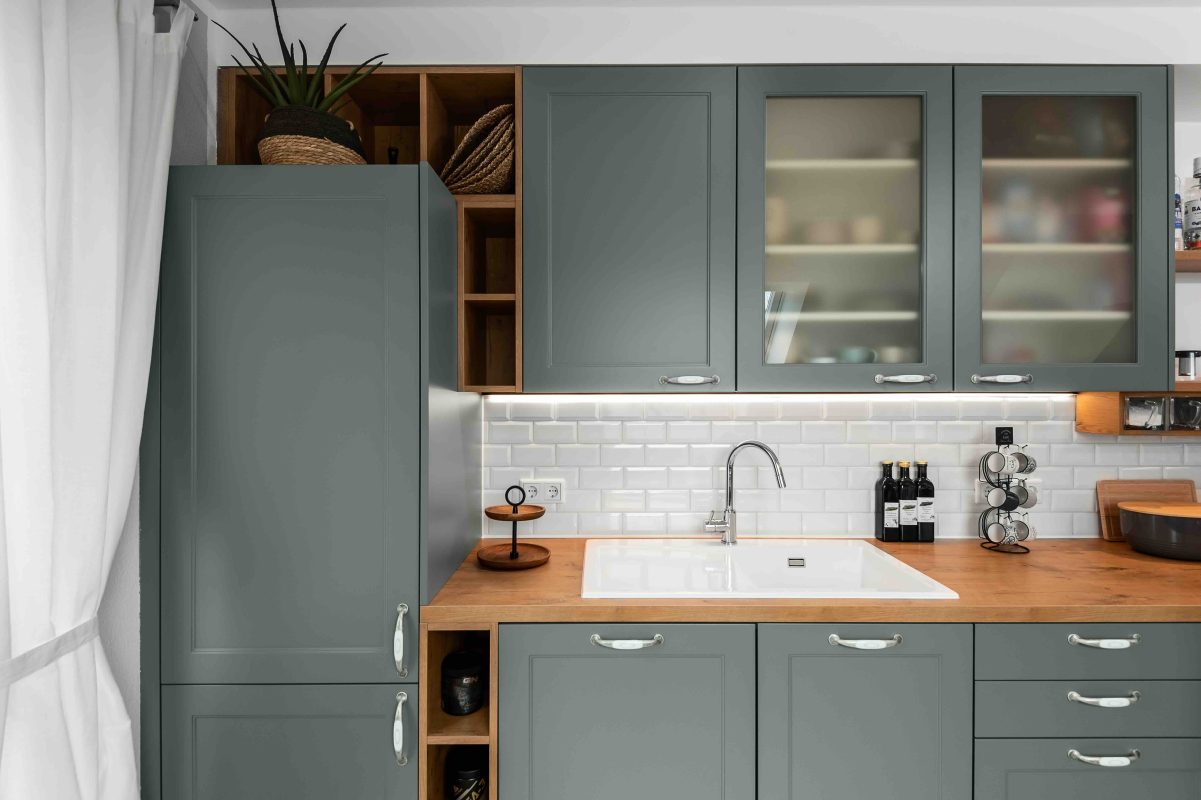 Landhausküche auf kleinen Raum Fjord Grün Classico