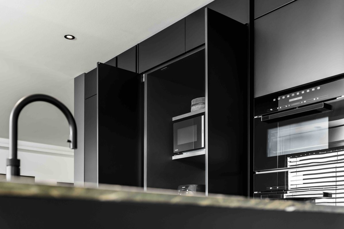 Referenzkücheküche Anthrazit Silbermond